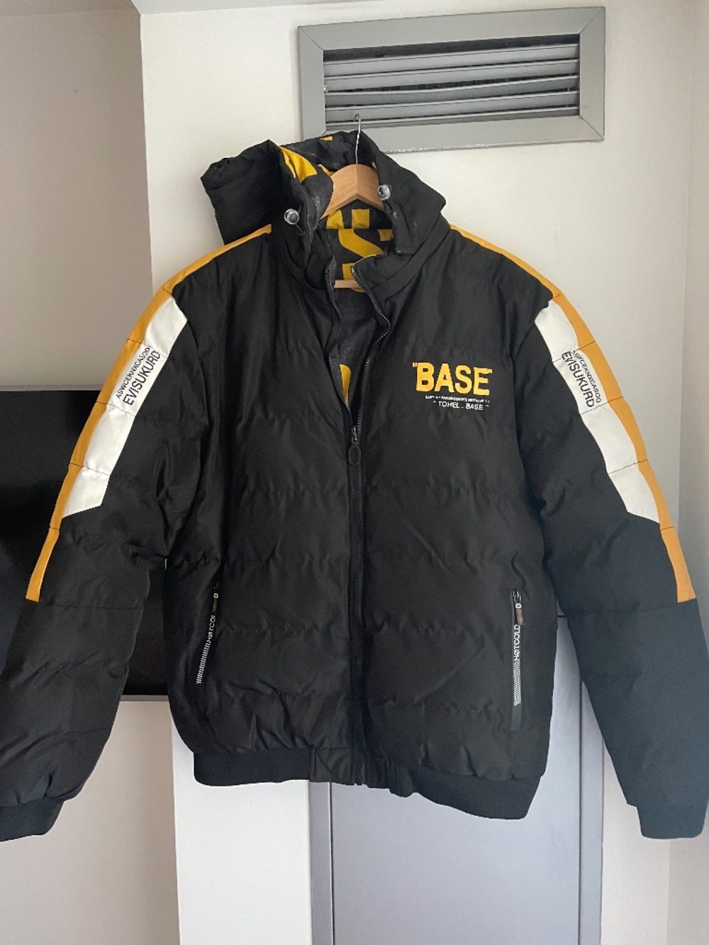 Men’s  Base puffer winter jacket , size M